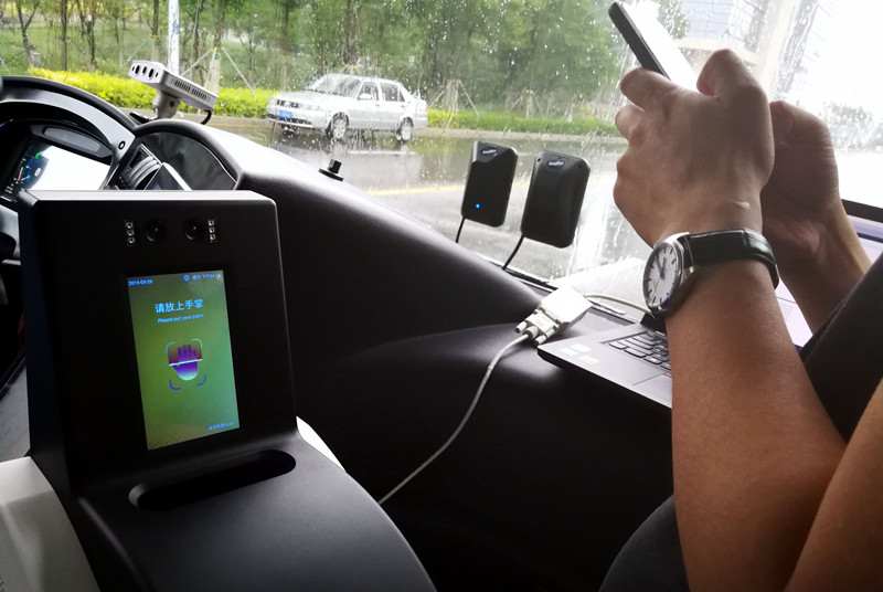 世界初のスマート路線バス、天津市で試験運(yùn)行