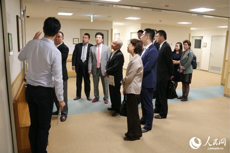 在日本中國企業(yè)協(xié)會が赤坂の高齢者福祉施設(shè)および児童厚生施設(shè)で慰問活動