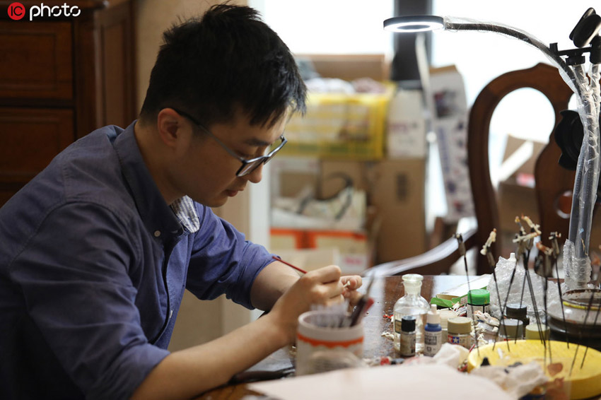 注文殺到で一時閉店？　2年間で3萬體を作った「ミニフィギュア」作家