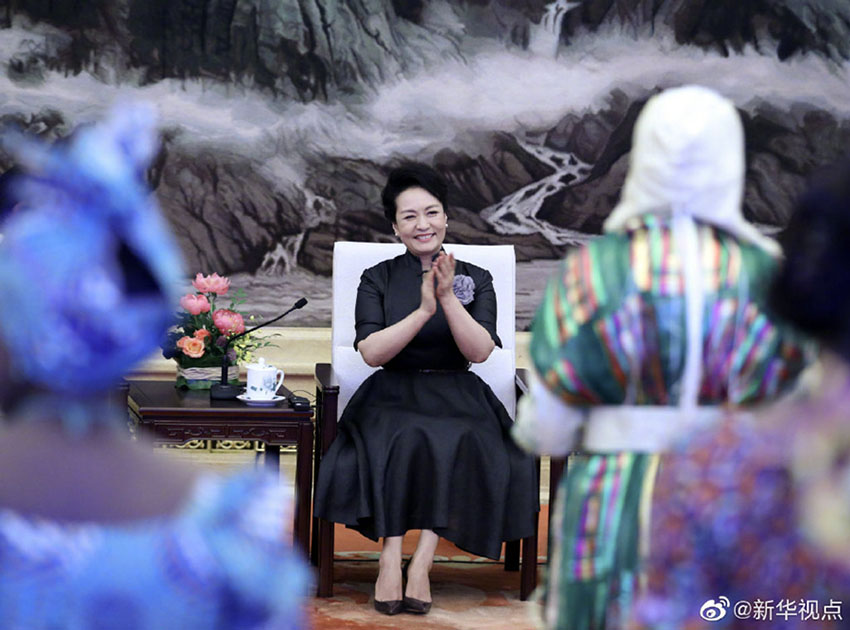 彭麗媛夫人が中華女子學(xué)院留學(xué)生を激勵(lì)「中國との懸け橋に」

