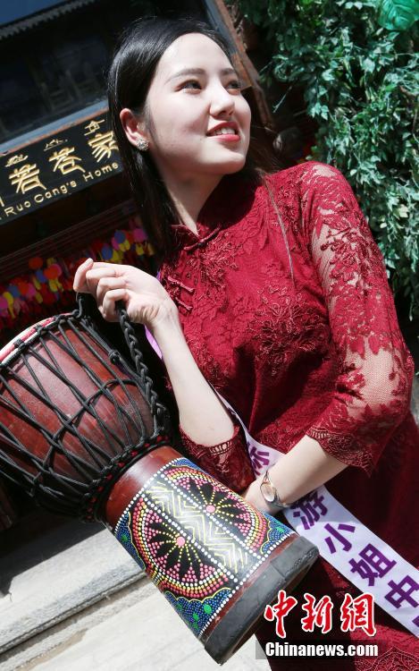 2019ミス?ツーリズム?インターナショナル中國予選出場者が麗江古城を観光