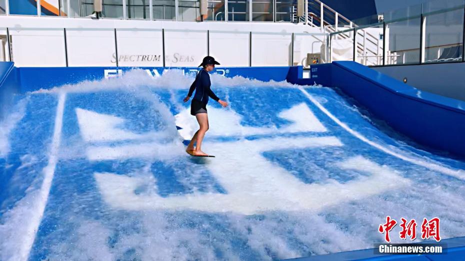 豪華クルーズ船「スペクトラム?オブ?ザ?シーズ」が母港の上海に寄港