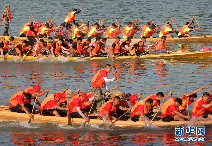 湖南省道県で端午節(jié)を祝うドラゴンボートレース開催