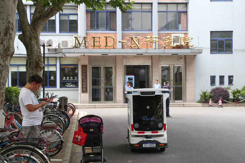 自動配送ロボットが上海交通大學(xué)に登場