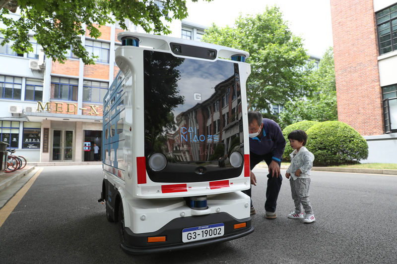 自動配送ロボットが上海交通大學(xué)に登場