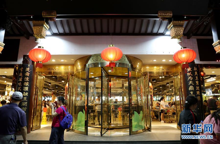 上海豫園のナイトタイムエコノミーはグルメざんまい