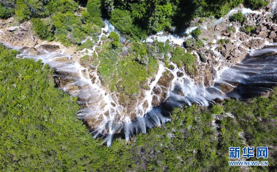 美しく輝く夏の九寨溝