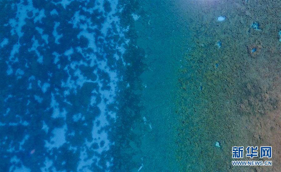 美しく輝く夏の九寨溝