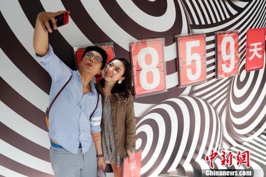 「戀愛カウンター」の前で記念撮影するカップル（撮影?湯彥?。?/></a><span><a href='/n3/2019/0610/c94638-9586306.html' >「戀愛博物館」が上海に登場(chǎng)</a></span>
</li>
<li>
	<a href=