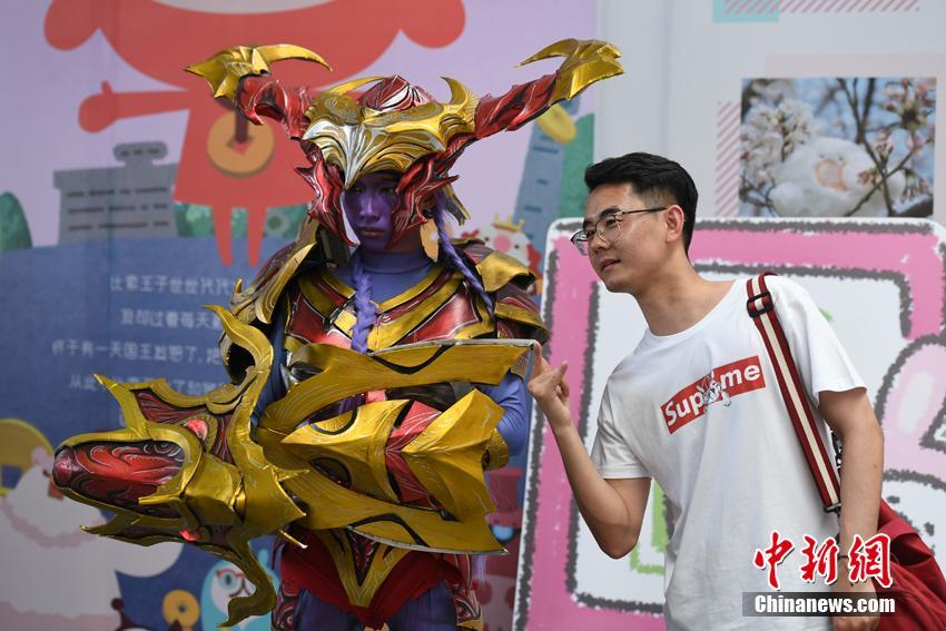 長春國際アニメ漫畫蕓術博にコスプレイヤーが大集合 吉林省