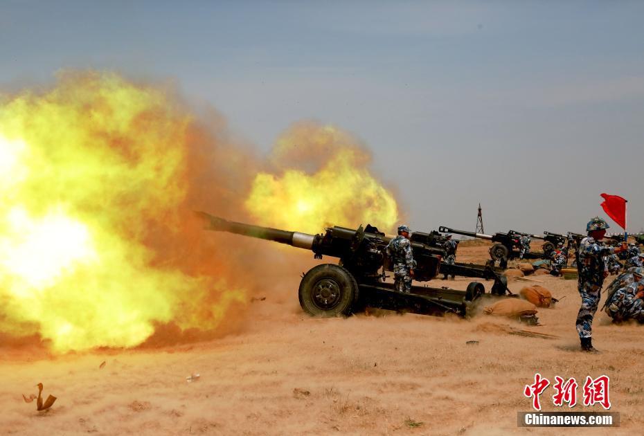 中國海兵隊(duì)某旅団が実弾射撃訓(xùn)練