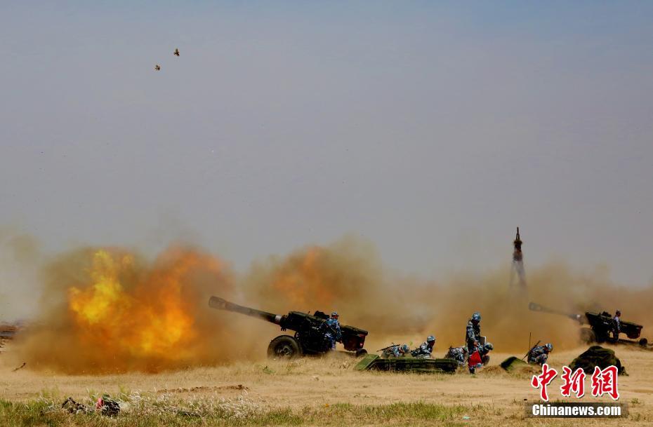 中國(guó)海兵隊(duì)某旅団が実弾射撃訓(xùn)練