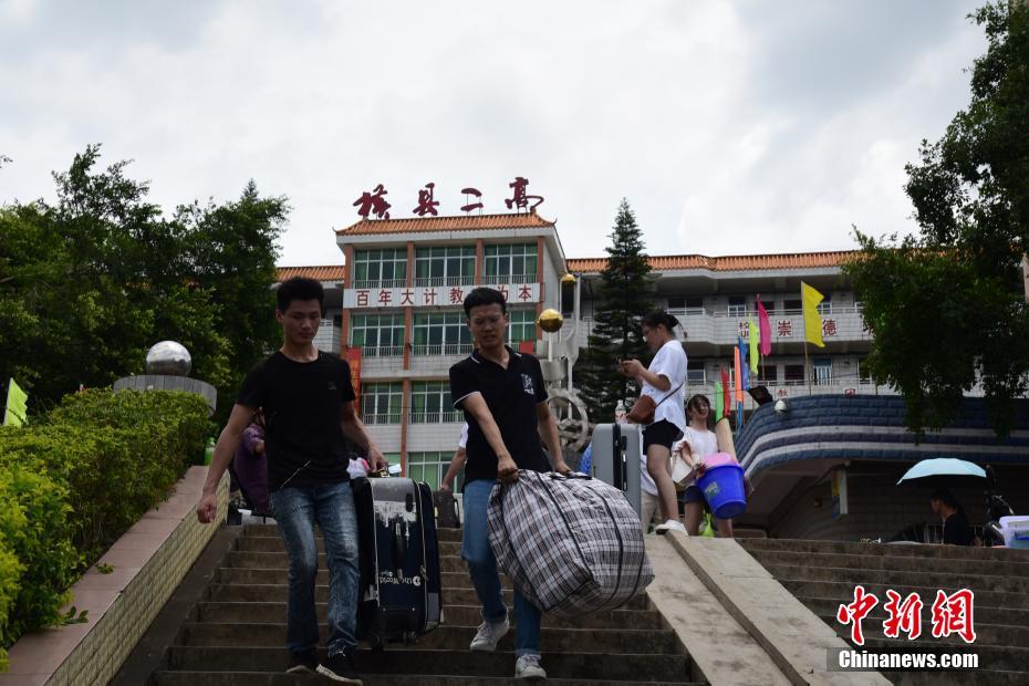 高校3年生のクラスを受け持った若き擔(dān)任、「最後のHR」で學(xué)生送り出す