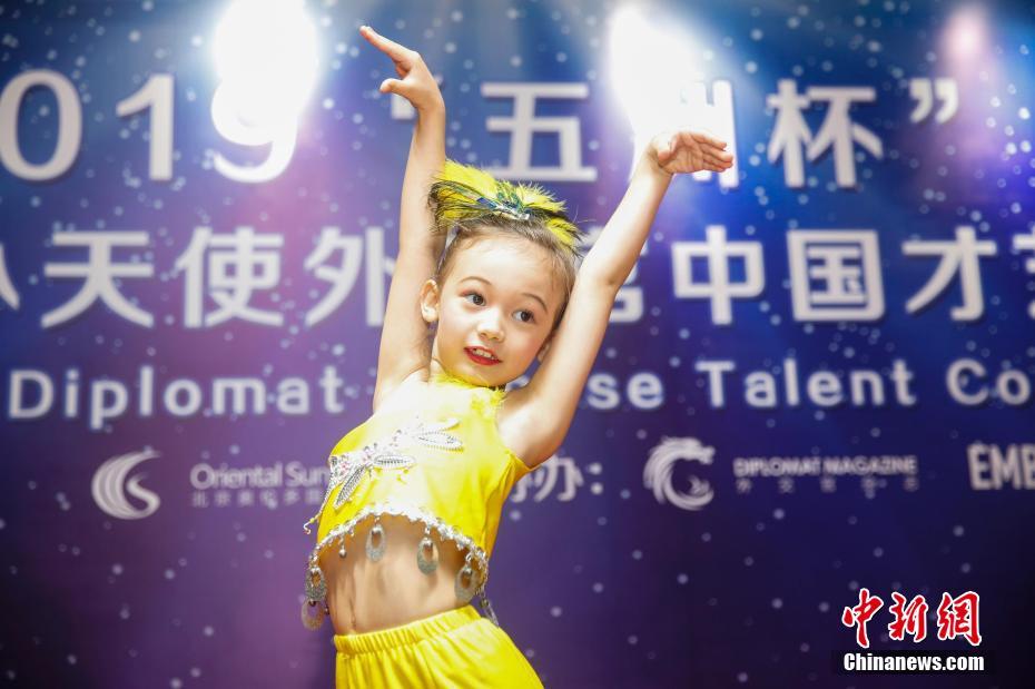 各國の「外交小天使」が中國パフォーマンスで勝負(fù)！