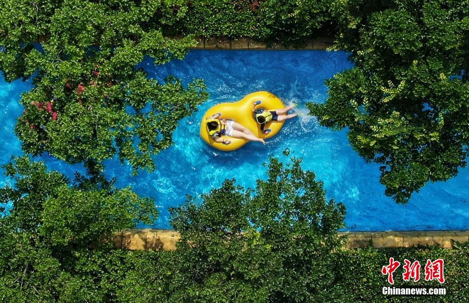 「童話の世界」のような夏の光景　江蘇省「天目湖畔水世界」