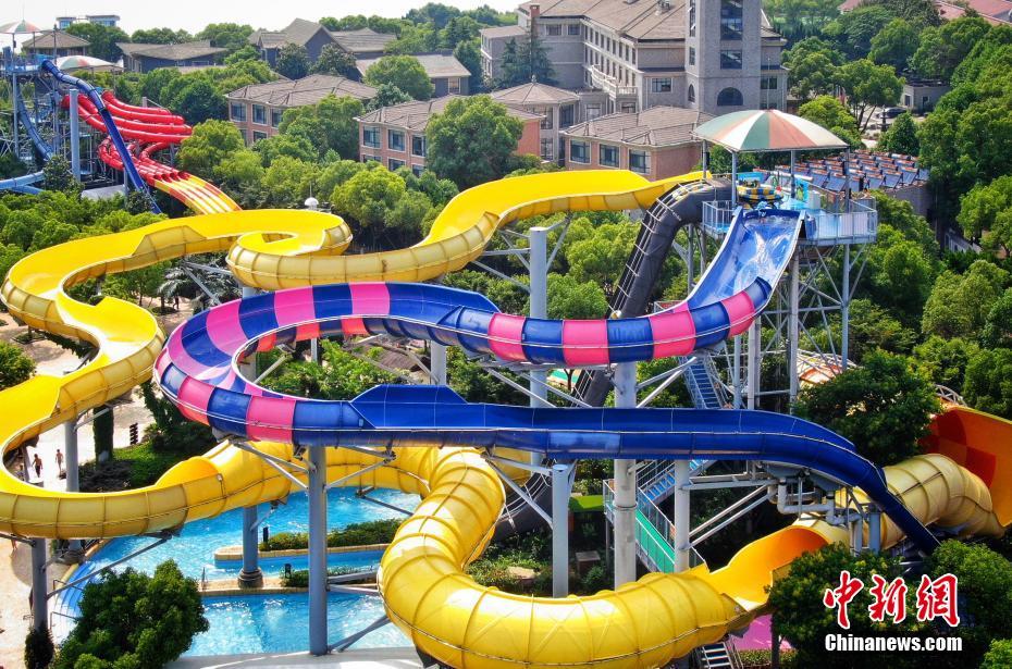 「童話の世界」のような夏の光景　江蘇省「天目湖畔水世界」