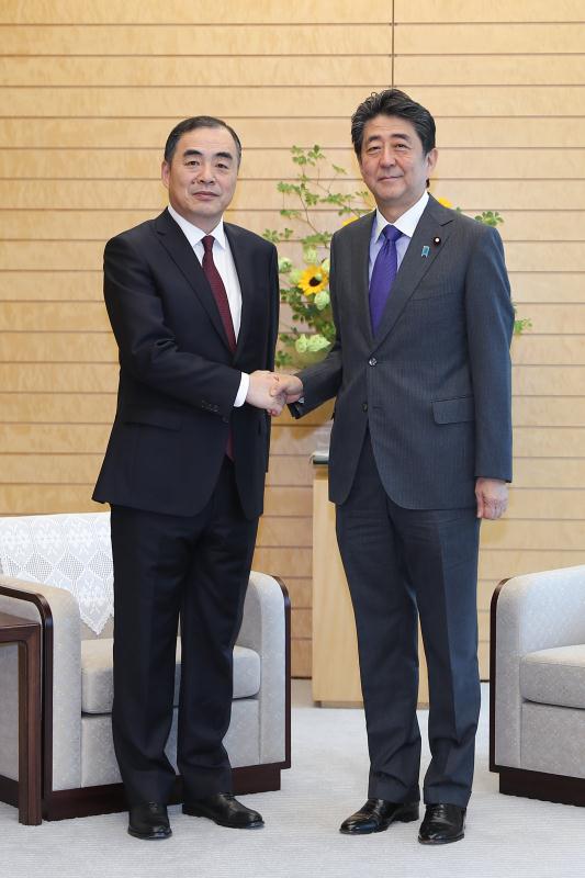孔鉉佑駐日大使が安倍晉三首相を表敬訪問