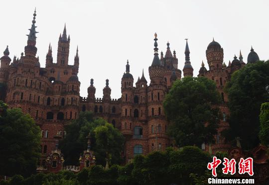 重慶市の街中にヨーロピアンな城が出現(xiàn)？ネットで話(huà)題に