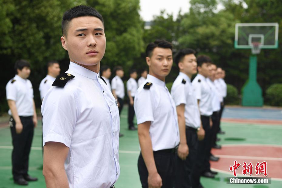 ダイヤ改正前に集中トレーニング受ける高速鉄道の乗務員たち