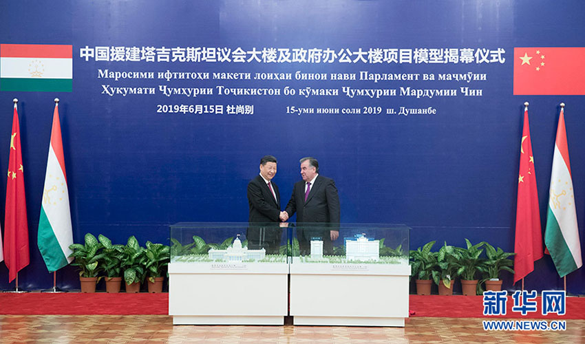 習(xí)近平主席がタジキスタンのラフモン大統(tǒng)領(lǐng)と會(huì)談