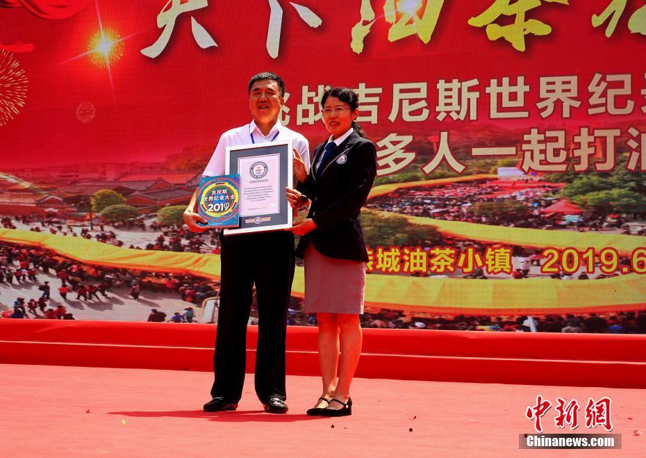 2019人が同時(shí)に油茶を作ってギネス世界記録　広西