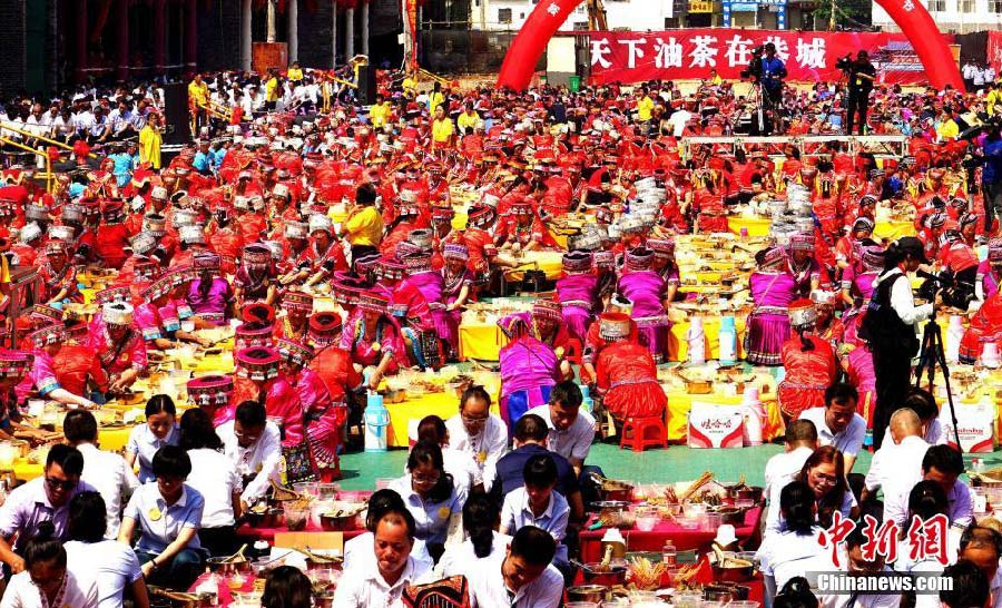 2019人が同時(shí)に油茶を作ってギネス世界記録　広西