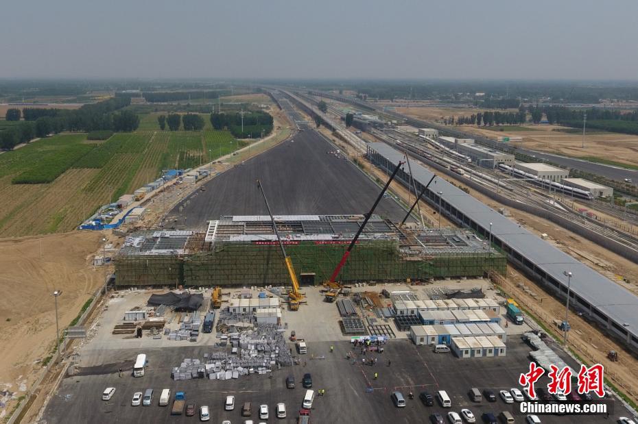 6月末に完成予定の北京大興空港高速道路　路面には自動融雪技術を採用