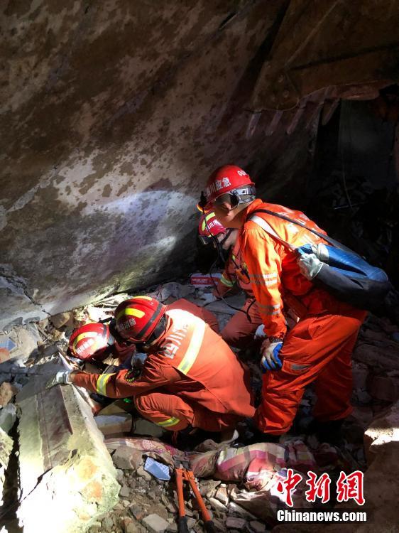 四川長寧地震の死者13人に 引き続き救助活動(dòng)展開