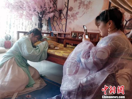 ますます高まる「漢服ブーム」　一時(shí)的な流行か文化の復(fù)興か？