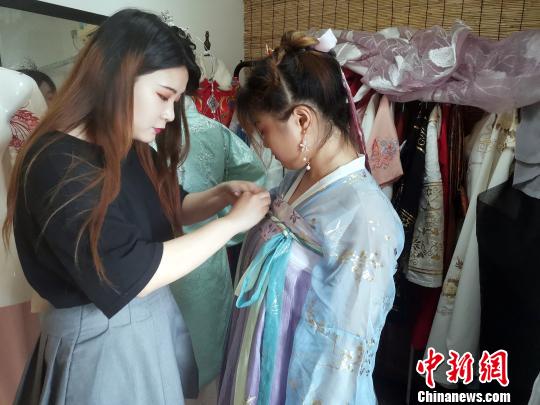 ますます高まる「漢服ブーム」　一時的な流行か文化の復(fù)興か？