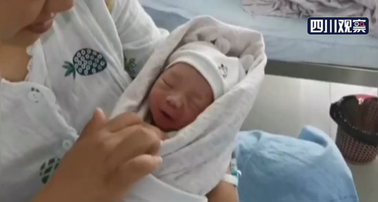 四川長寧地震後、1人目となる「地震ベビー」無事誕生