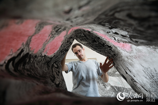 カナダ人青年が追い求める「中國畫の夢」