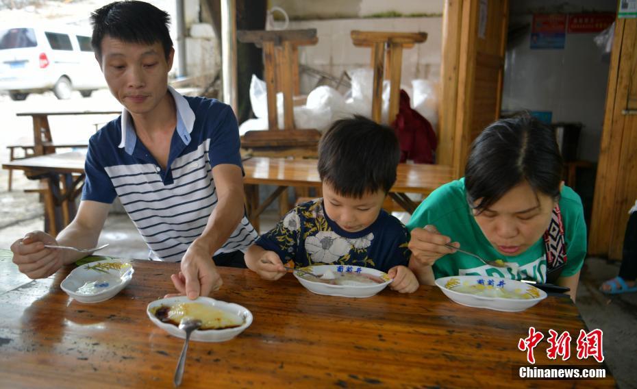 四川長(zhǎng)寧地震で歴史ある葡萄井に被害　名物の米ゼリーも存続の危機(jī)に？