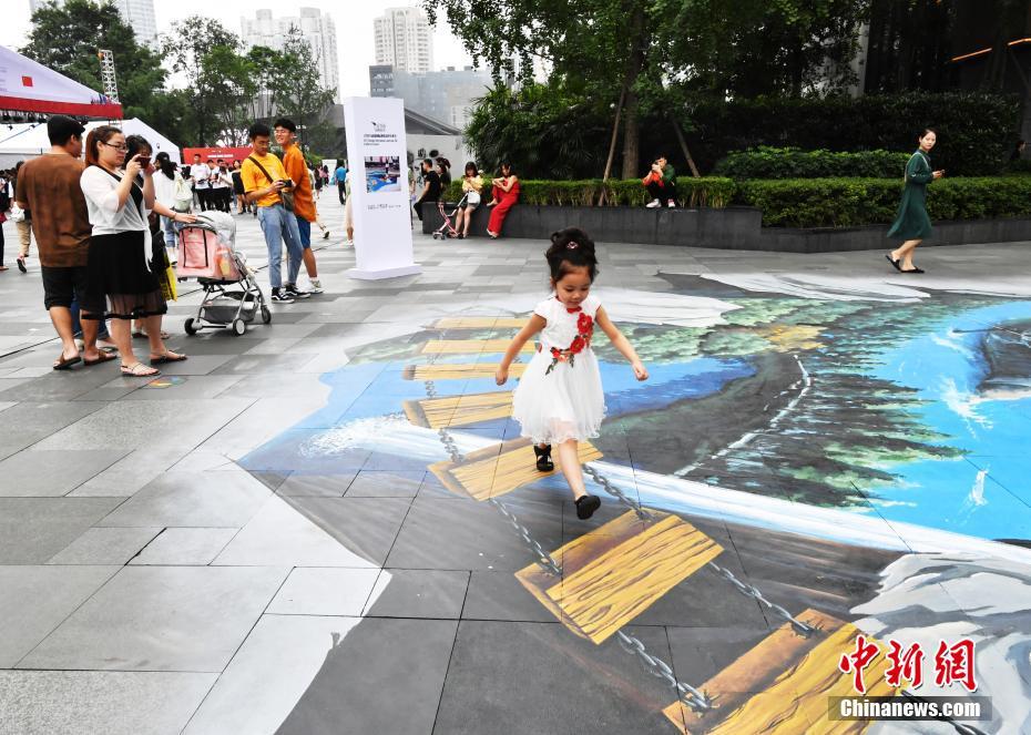 成都の街中にユニークなグラフィティアート登場　四川省