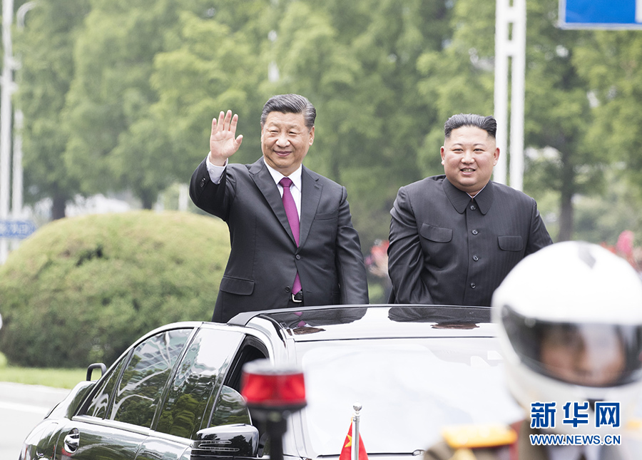 習(xí)近平総書記が専用機で朝鮮に到著