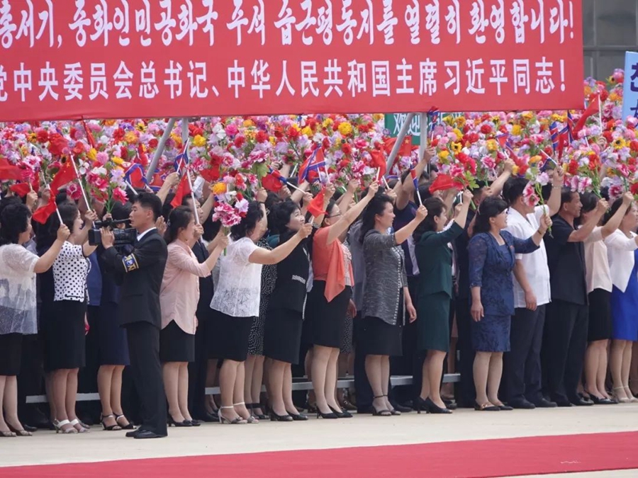 習(xí)近平総書記が専用機(jī)で朝鮮に到著