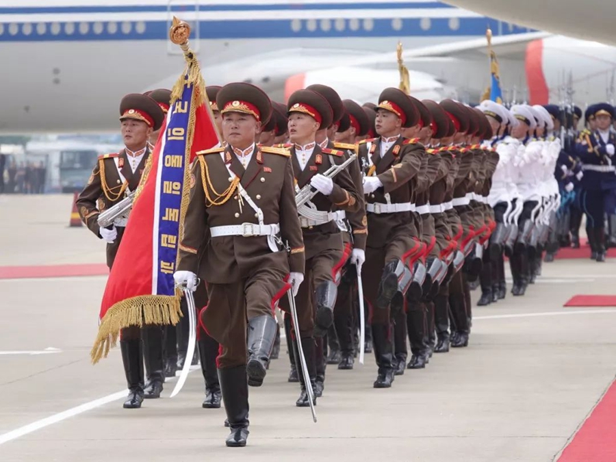 習(xí)近平総書記が専用機(jī)で朝鮮に到著