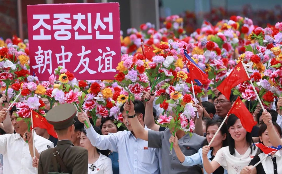習(xí)近平総書記が専用機(jī)で朝鮮に到著