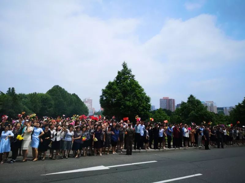 習(xí)近平総書記が専用機で朝鮮に到著