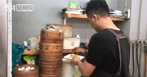 臭豆腐あん+麻婆豆腐がけ小籠包、食べる勇気ある？