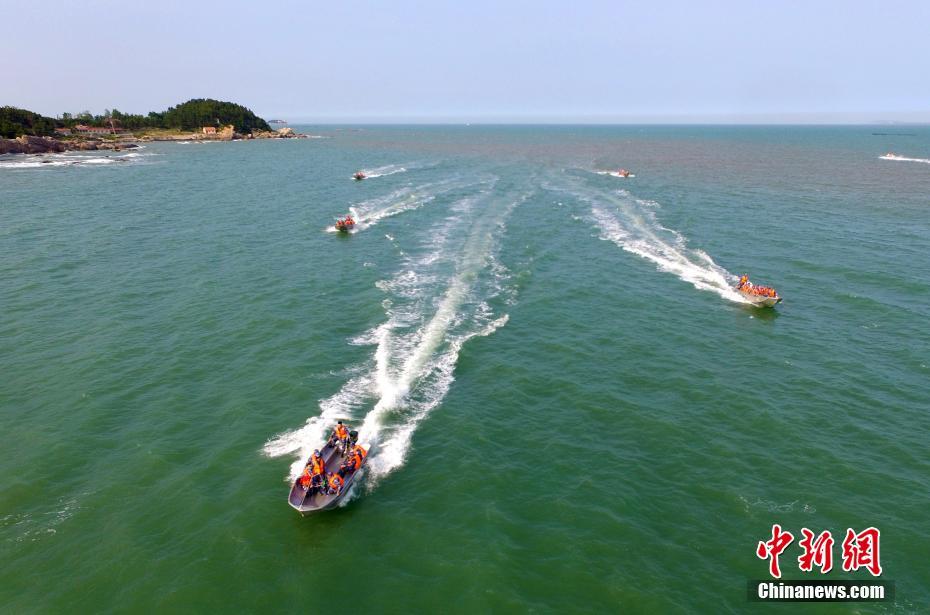中國海軍海兵隊某旅団が突撃ボート操縦強(qiáng)化訓(xùn)練