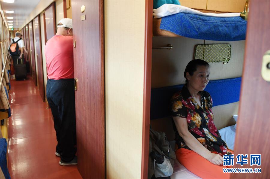 今年初の北京発ホータン行き観光列車(chē)「京和號(hào)」が北京を出発