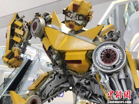 巨大「トランスフォーマー」が環(huán)境保護(hù)を呼びかけ！甘粛省蘭州市