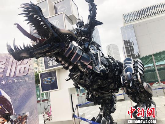 巨大「トランスフォーマー」が環(huán)境保護(hù)を呼びかけ！甘粛省蘭州市