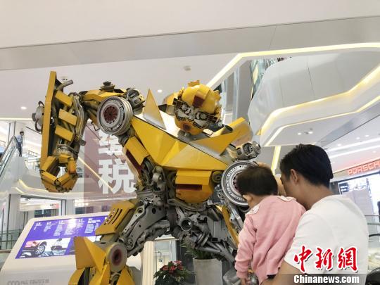 巨大「トランスフォーマー」が環(huán)境保護(hù)を呼びかけ！甘粛省蘭州市