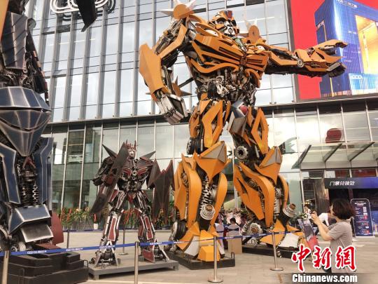 巨大「トランスフォーマー」が環(huán)境保護を呼びかけ！甘粛省蘭州市