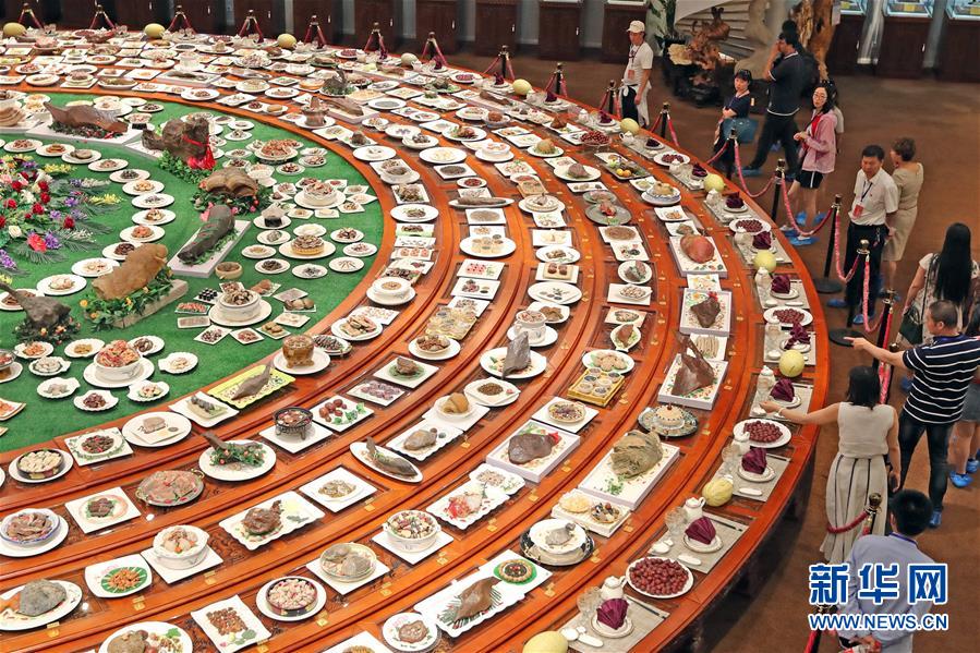 美味しそうだけど食べられない？「奇石の宴」　新疆