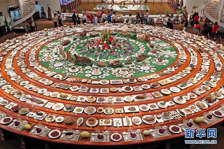 美味しそうだけど食べられない？「奇石の宴」　新疆