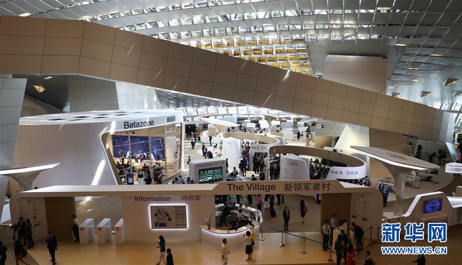 李克強総理が夏季ダボス會議開幕式でスピーチ