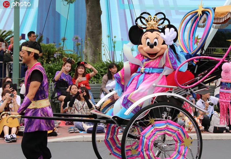 織姫の衣裝を著けたディズニーキャラクターのミニーマウス（寫真著作権は東方ICが所有のため転載禁止）。